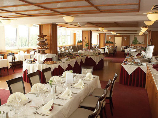 Seehotel Bock-Brunn Brunn am Gebirge Restoran gambar